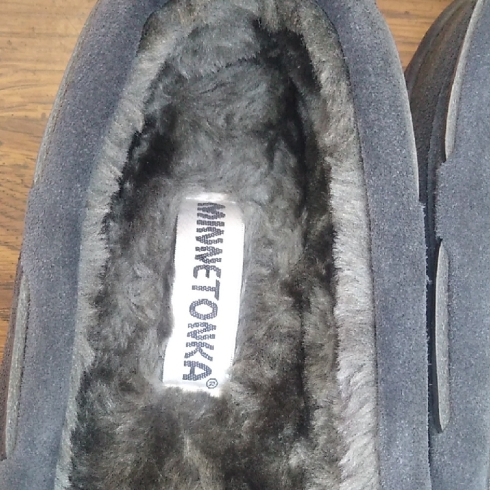 Minnetonka Women's Gray Suede Slip-On Loafers with Plush Lining Size 10 - Picture 2 of 12